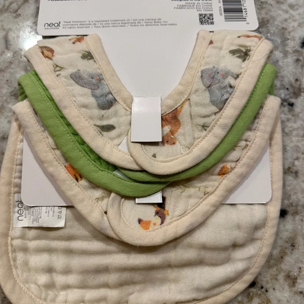 *BRAND NEW WITH TAGS* Neat Solutions 3-Pack Muslin Safari-Themed Bib Set